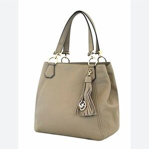 Michael kors pebble leather shoulder hobo